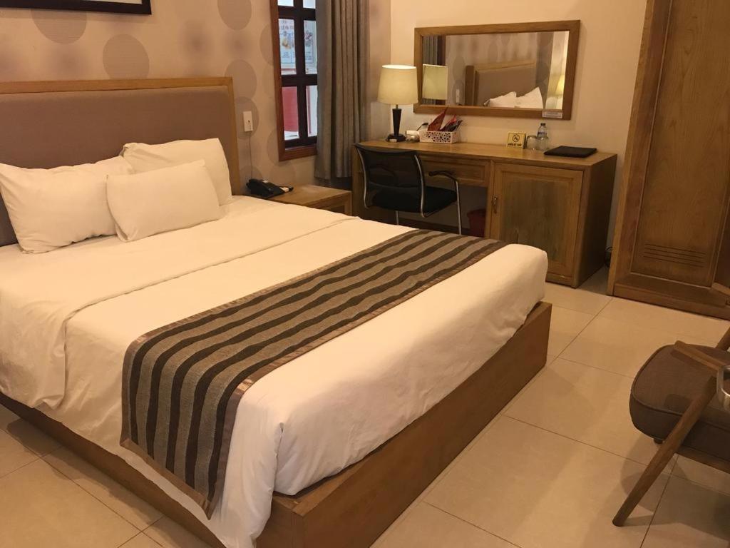 Elegant Hotel Pleiku Eksteriør bilde